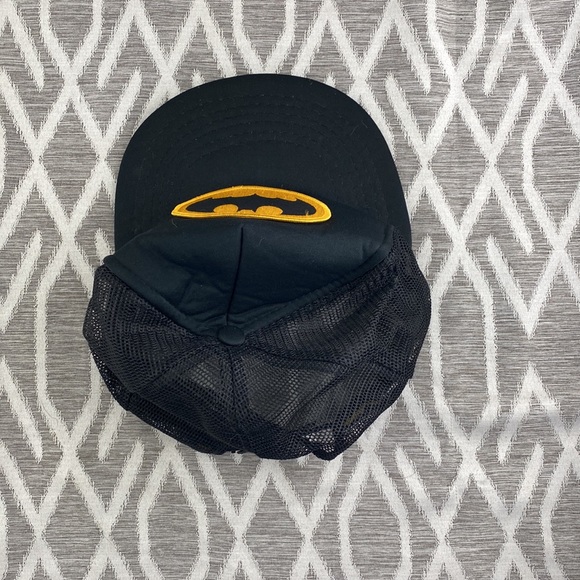 Batman Baseball Cap with Mesh Back & Fully Adjustable - Picture 2 of 3